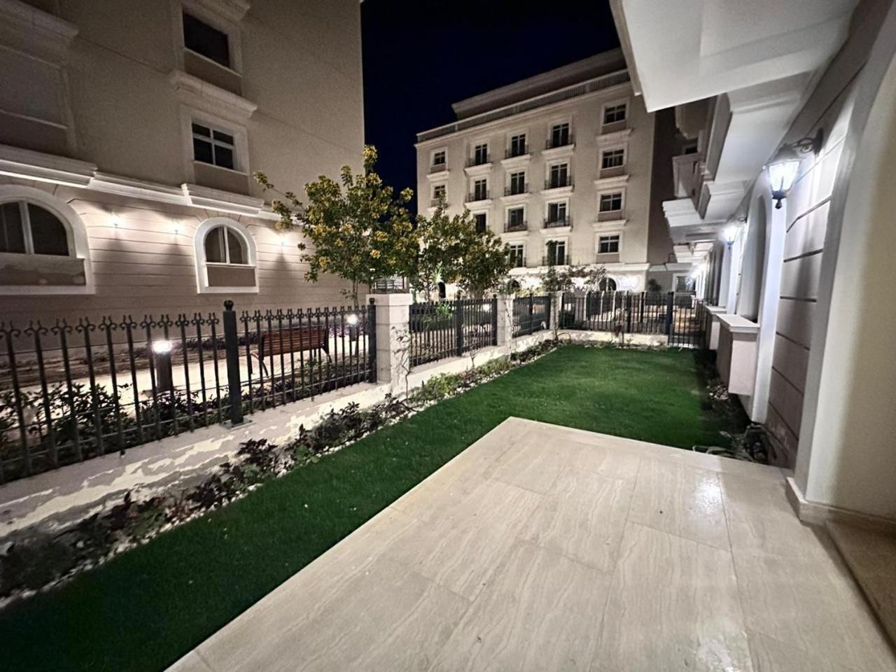 Hydepark Compound New